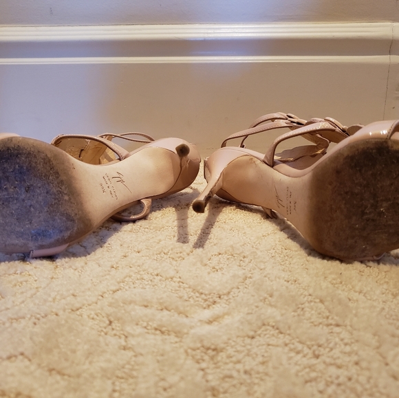 Heels - Picture 3 of 3